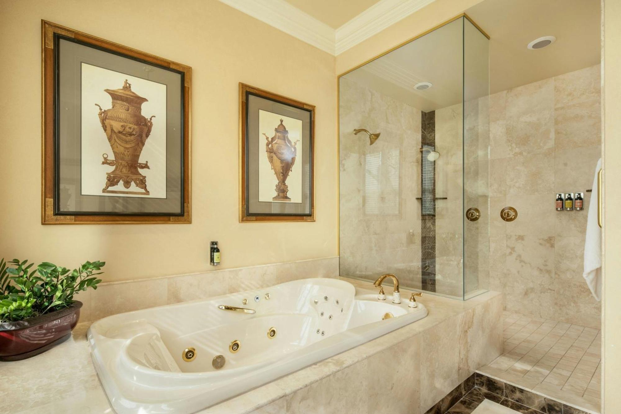 Davenport Hotel, Autograph Collection Hotel 4*