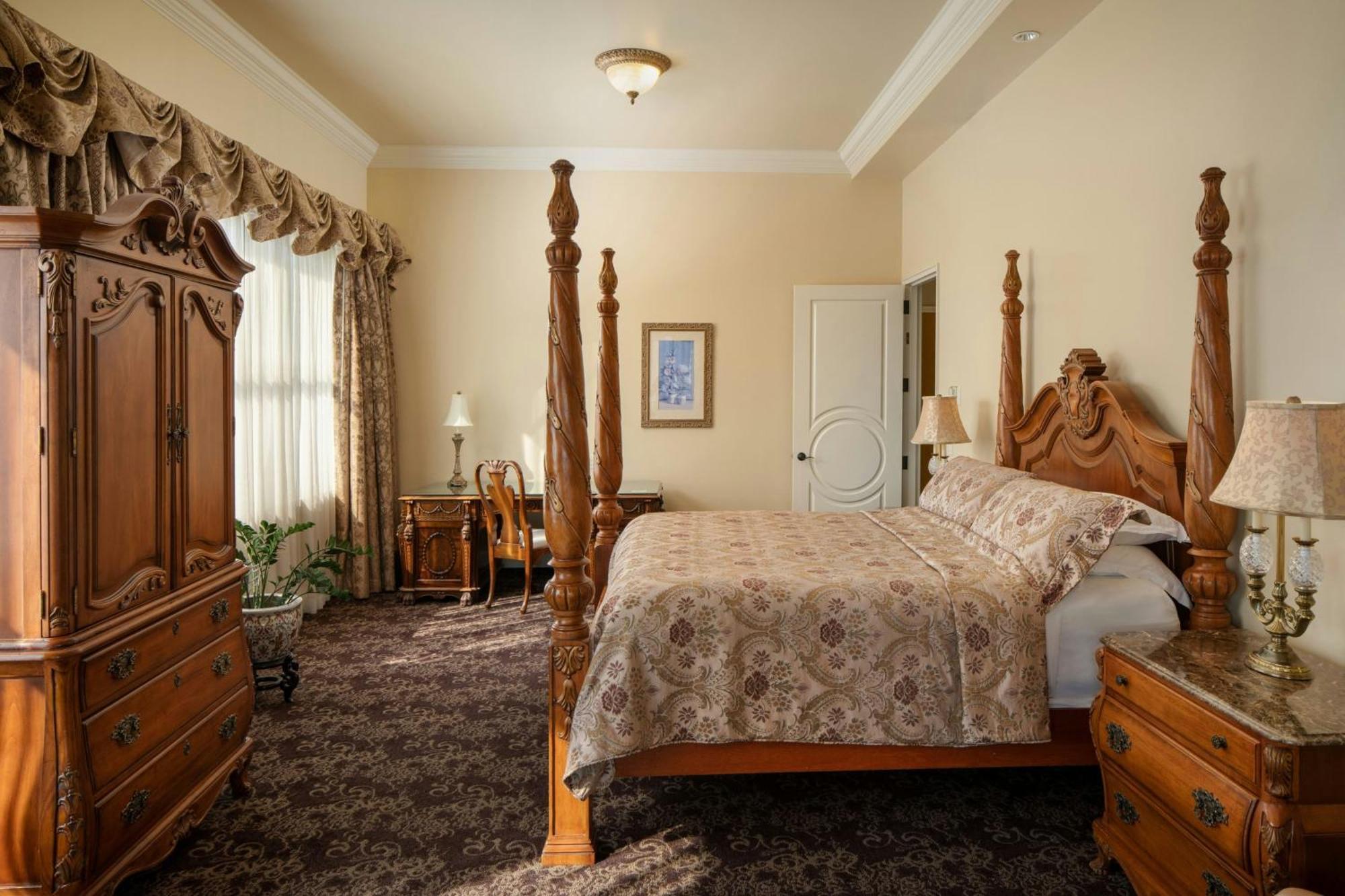 Davenport Hotel, Autograph Collection Hotel 4*